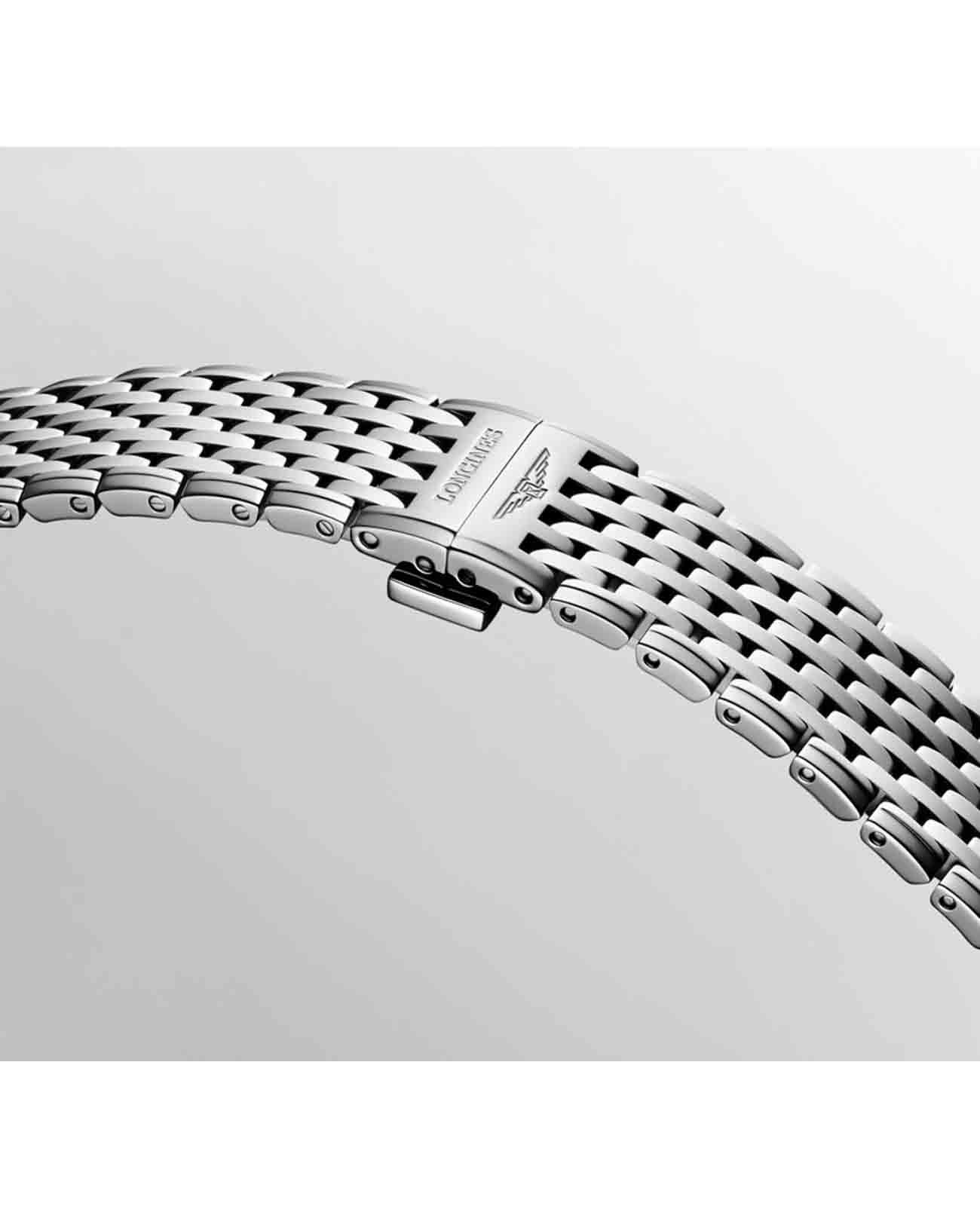 Longines L45124516 женские часы застежка крупным планом